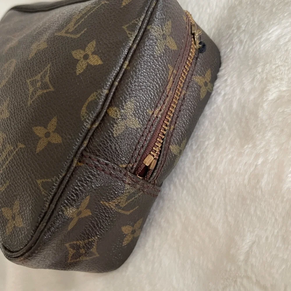 Louis Vuitton Cosmetic Toiletry Monogram Bag - Picture 5 of 10